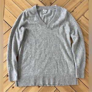 J.Crew styleG9807FA18 Women's Cashmere V-Neck Sweater 100% . Gray size XS preppy